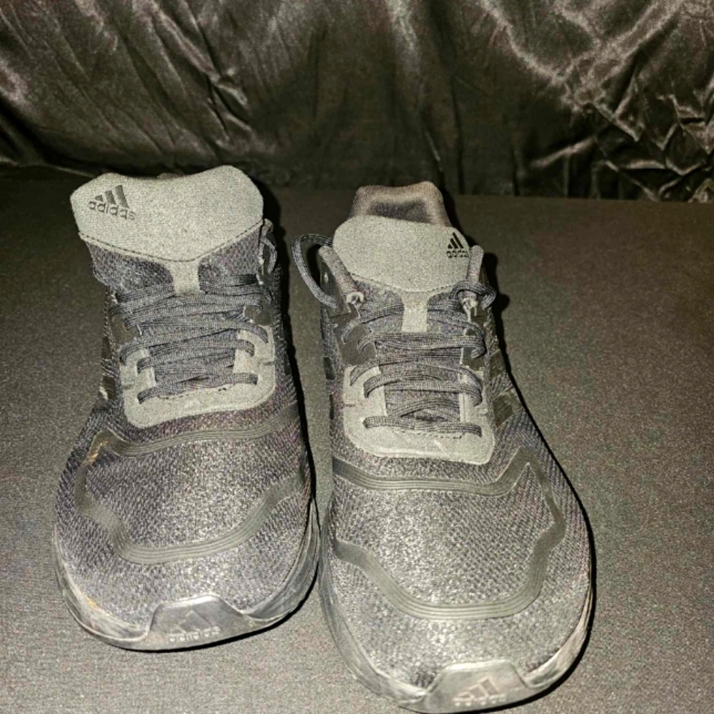 Black Adidas.(brand new)